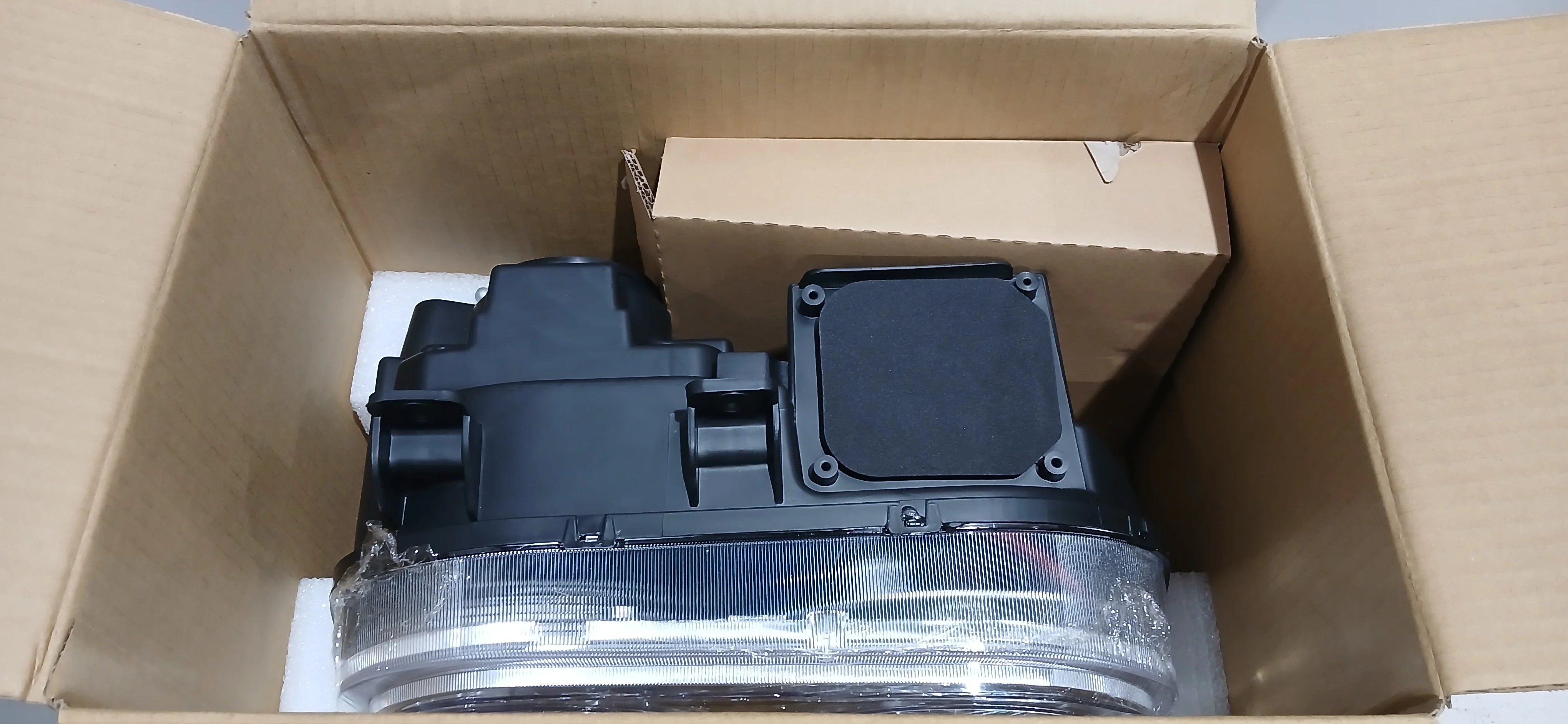 08-13 DG CHALLNGR SRT Headlight Left | ORACLE Outlet | GRADE B - Image 4