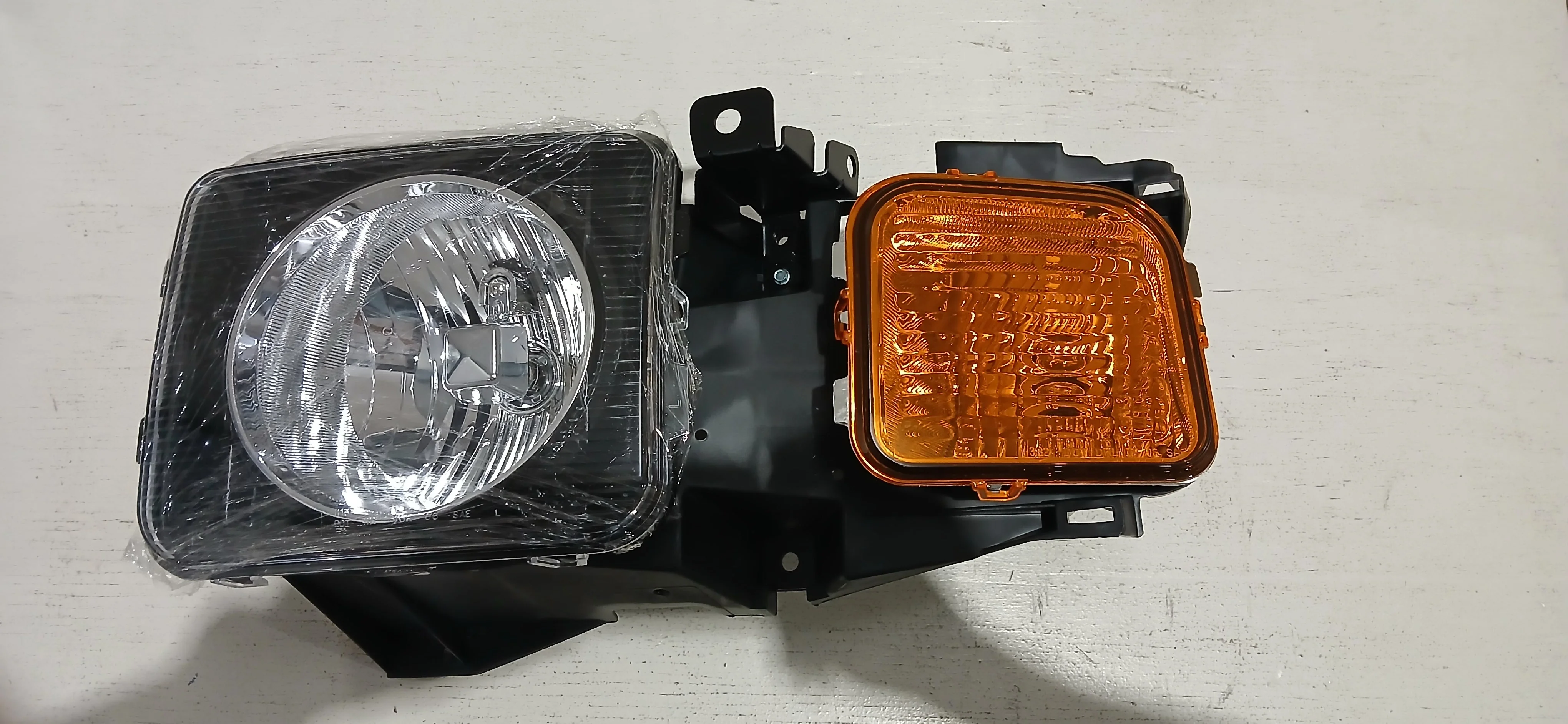 2006-2009 Hummer H3 Headlight - Left | ORACLE Outlet | GRADE B - Image 4