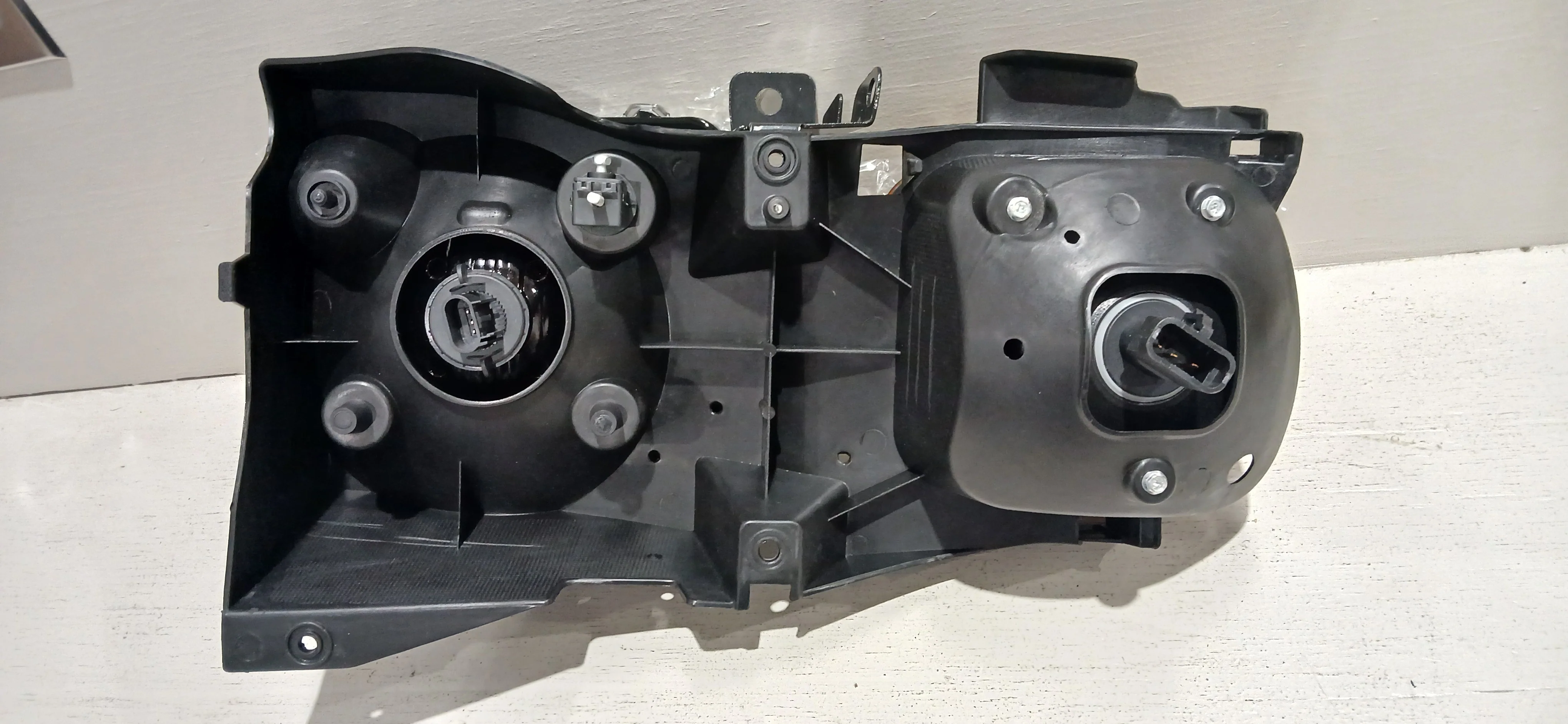 2006-2009 Hummer H3 Headlight - Right | ORACLE Outlet | GRADE B - Image 6